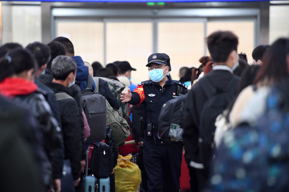 国铁集团：今年春节期间客运同比增3% 货运同比增近24%