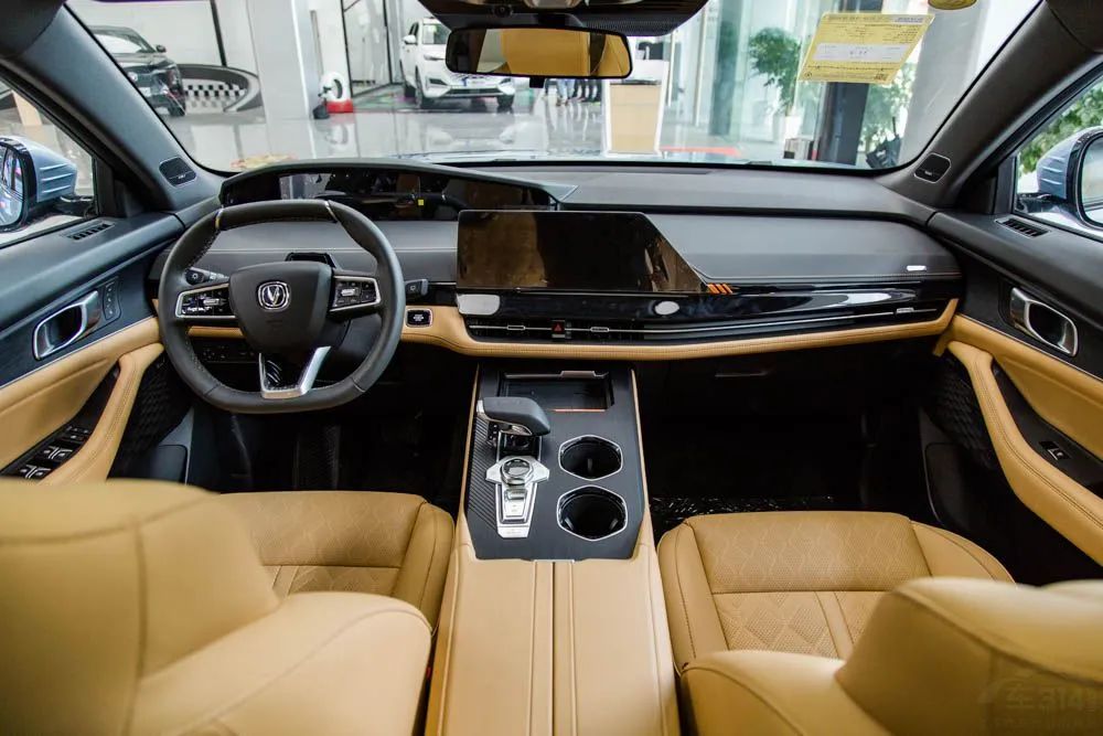 长安unik实拍第二排座椅吹爆做沙发这块日产都要靠边站