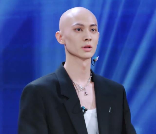 梁森到底经历了什么?留头发帅气十足,偏要想不开剃了个光头