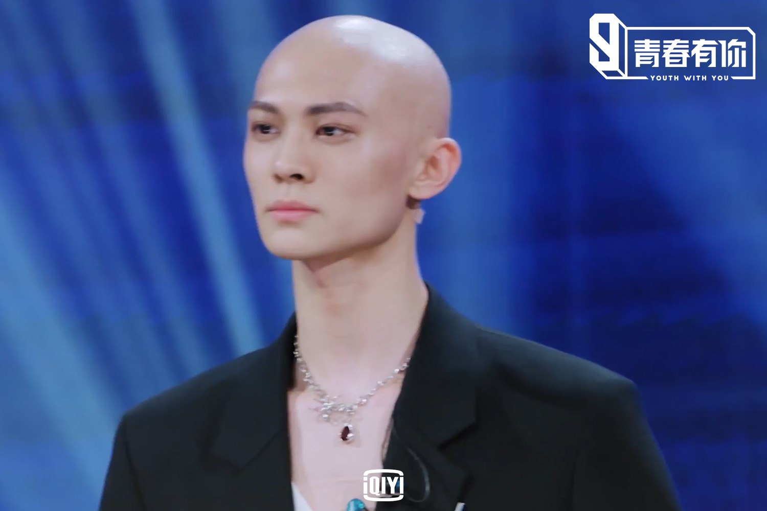 《青春有你3》训练生们超吸睛 梁森耀眼光头引发lisa关注