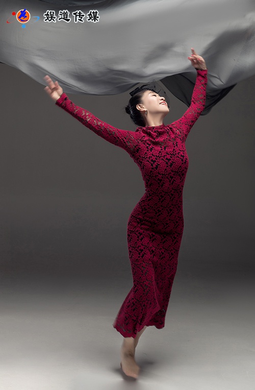 舞蹈家夏冰最新舞蹈剧《破茧》剧照发布