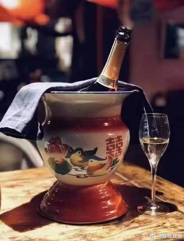 正文  在我国一些农村地区   痰盂还是夜间方便用的尿壶   国内售价