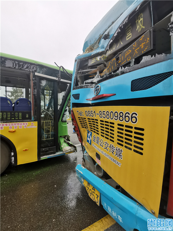 突发!贵阳观山湖区林城东路发生两辆公交车相撞事故