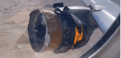 机上人员拍摄飞机引擎起火 图自推特