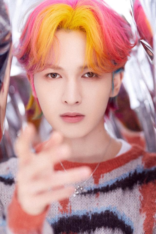 朱正廷拼色发型引领时尚潮流