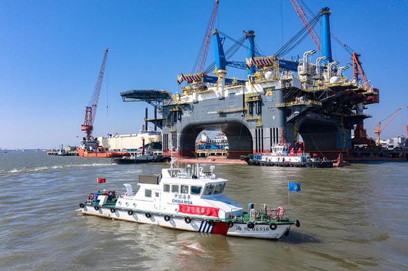 世界级海工平台出江450米长拖带作业船舶编队创历史之最