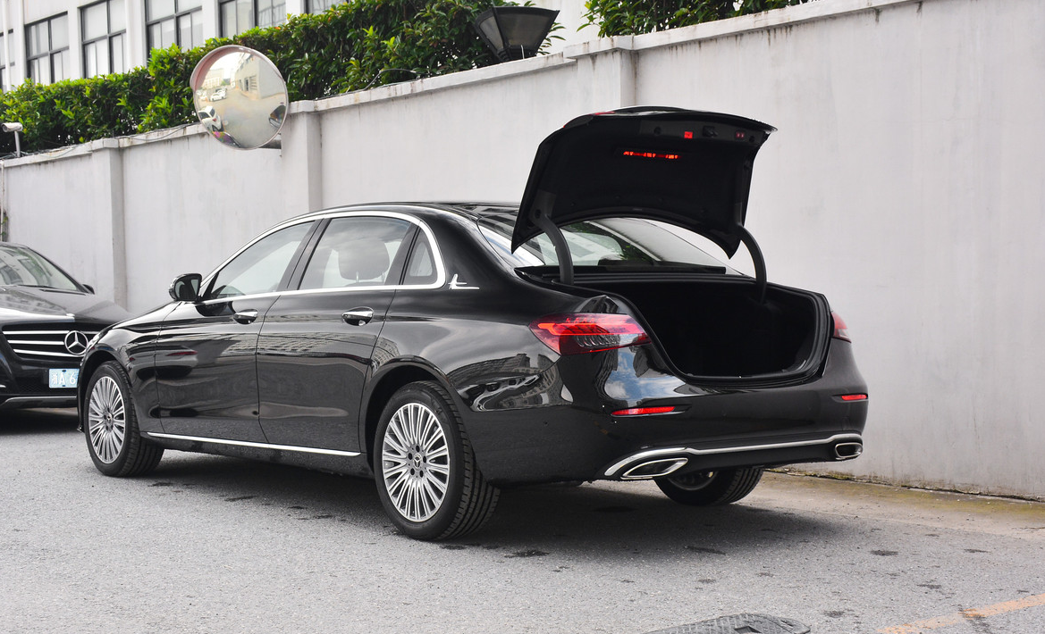 奔驰不再高贵小号s级跌至33万多月销20095辆超奥迪a6l