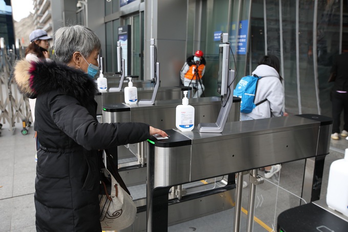 北京发布老年人冬春季疫情防控指引,建议这类人外出全程正确戴口罩