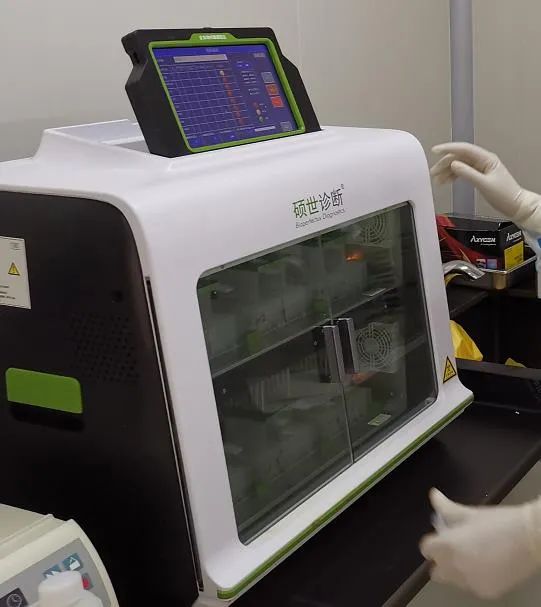 核酸检测员:与病毒近距离"对峙"