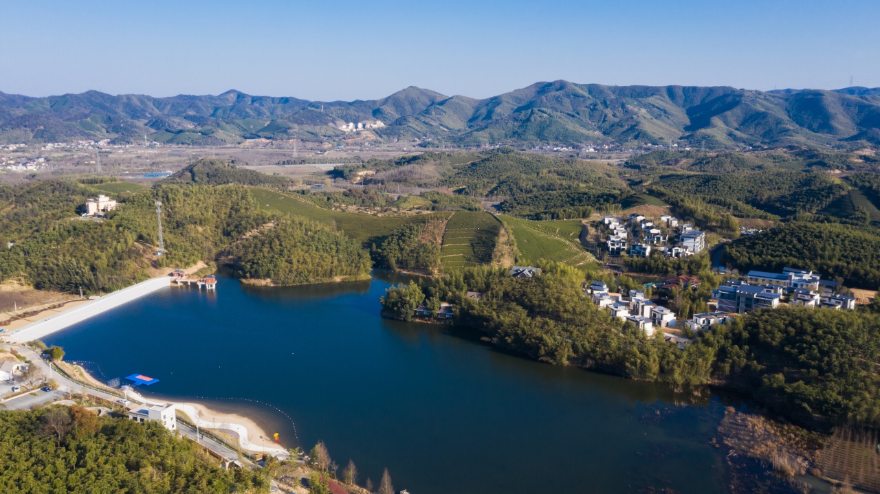 盛坞水库全貌据悉,该区像风车口水库,盛坞水库等水库改造前大多是"病