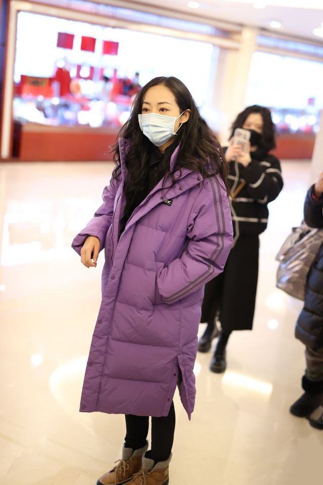 韩雪这气质一般人比不过,穿臃肿羽绒服也有女神范,优雅不失潮范