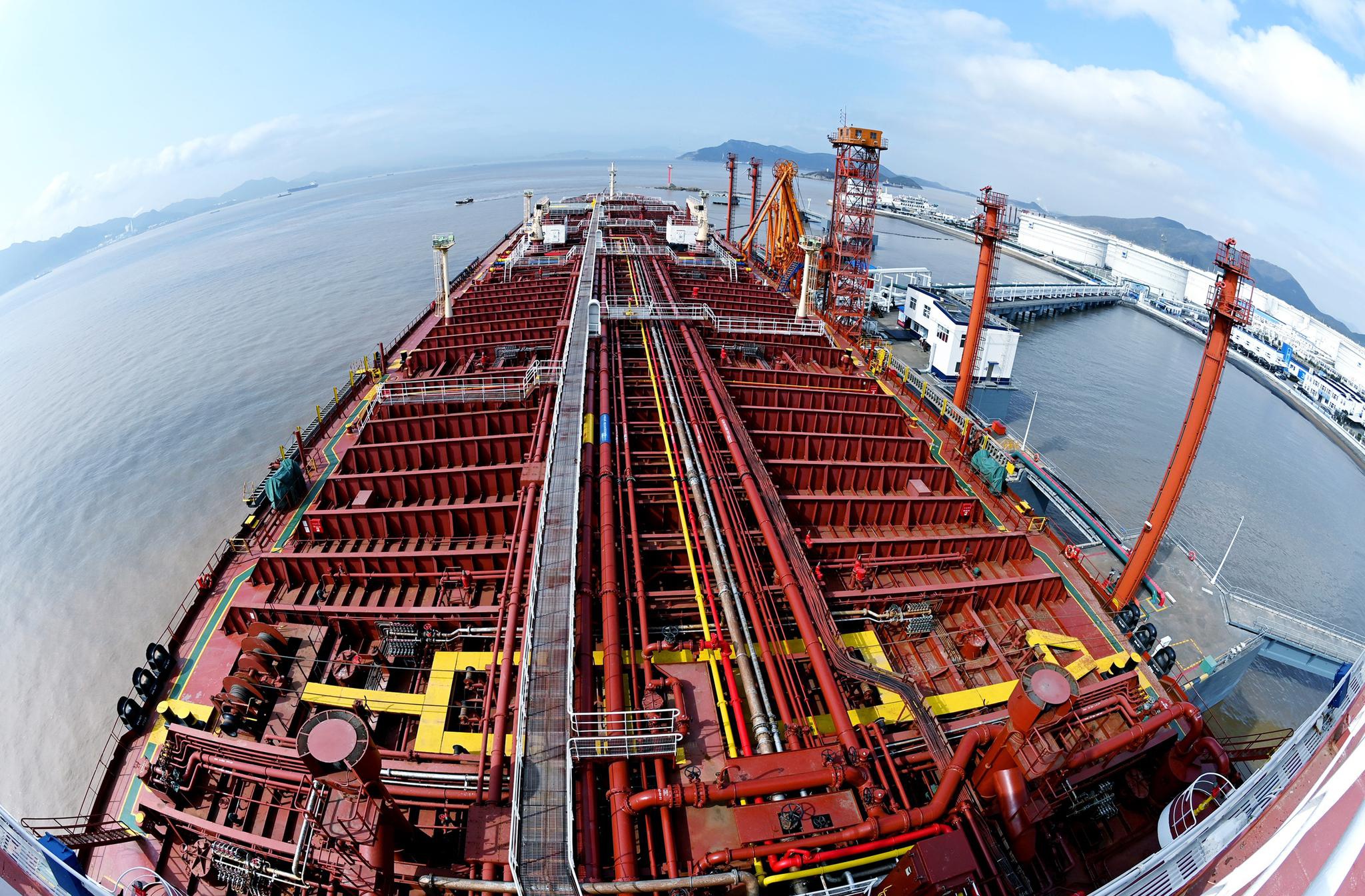 今天在舟山建立的这个基地 事关世界第一海港的安全