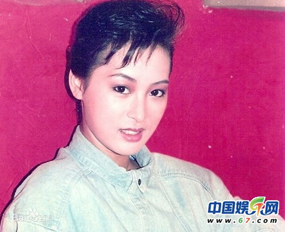 还记得梁朝伟前女友曾华倩吗她55岁长这样