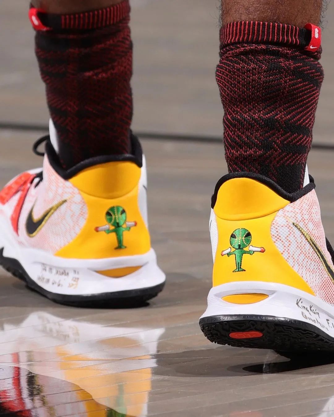 宝刀未老!加索尔加盟巴塞罗那重返赛场|今日球鞋上脚