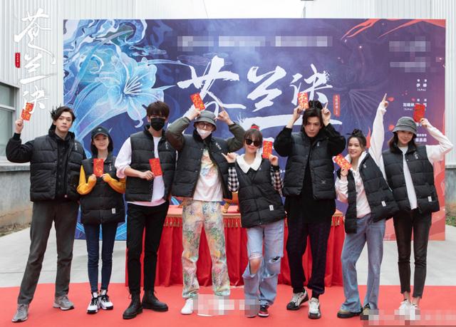 苍兰诀最新路透虞书欣笑容灿烂很治愈造型却有点敷衍