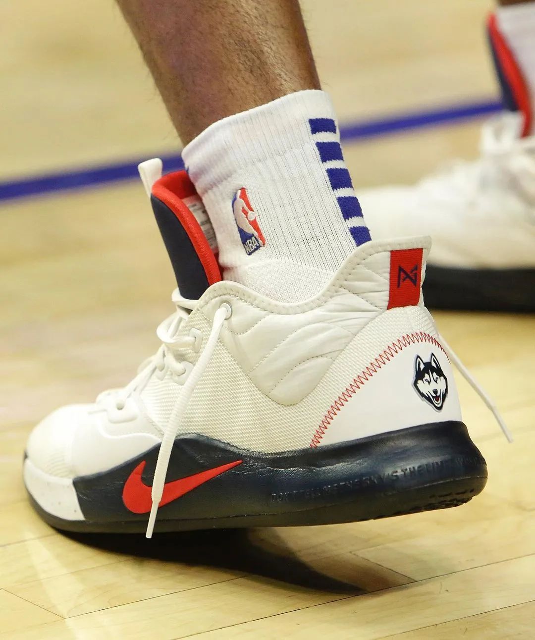 宝刀未老!加索尔加盟巴塞罗那重返赛场|今日球鞋上脚