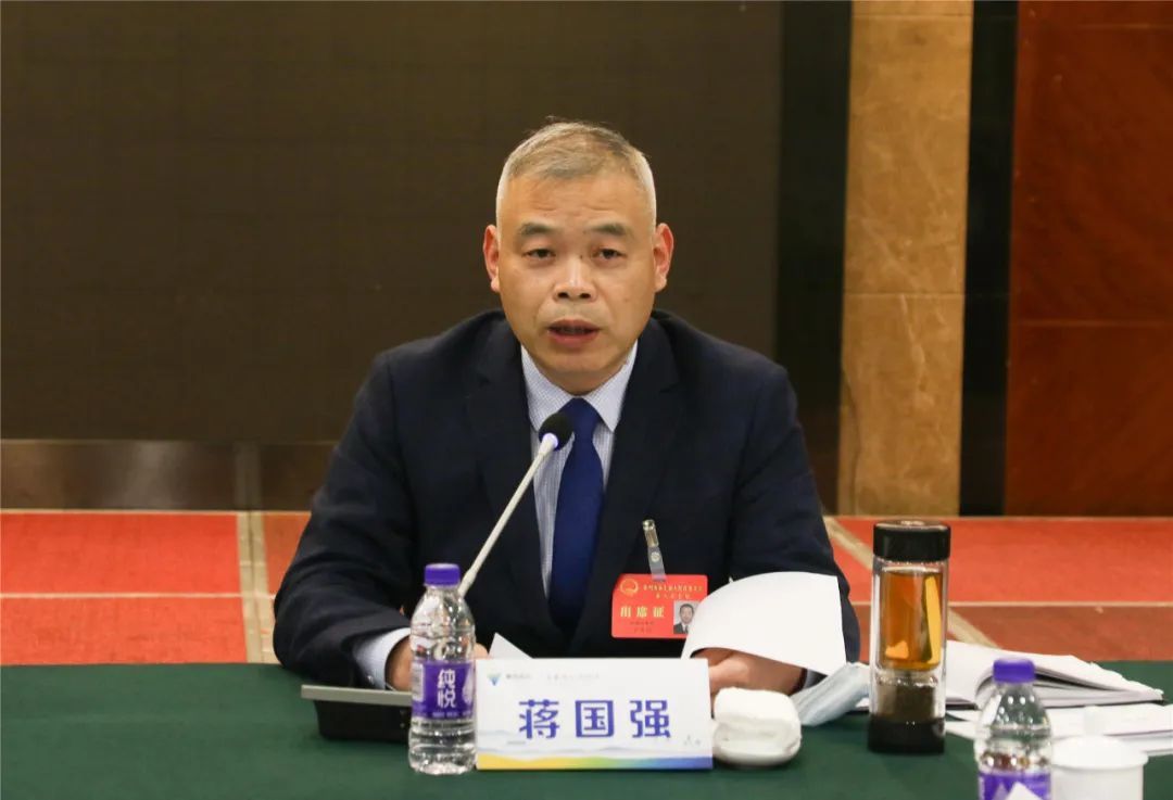 区委副书记,区长蒋国强说,政府工作报告通篇贯穿了高水平建设四省边际