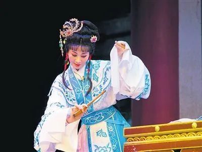琼剧庆春活动时间:2月25日-2月28日20:25-20:55活动地点:玉宇琼楼活动