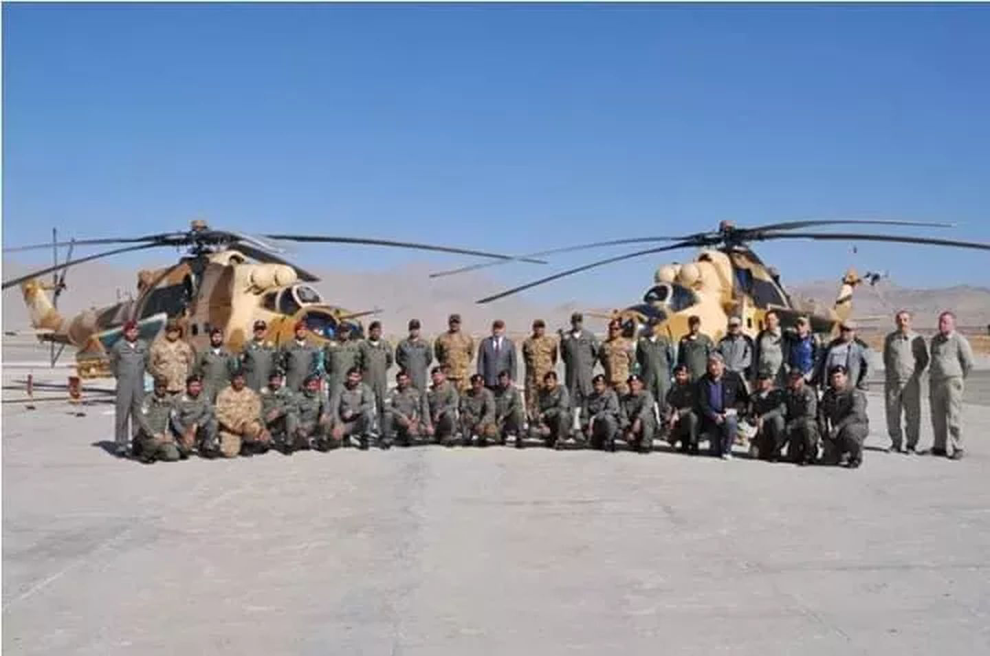  巴基斯坦接收俄罗斯提供的米-35M武装直升机。