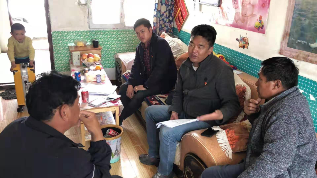 全国脱贫攻坚先进个人青海移动员工多杰才旦黄河源头的草原书记