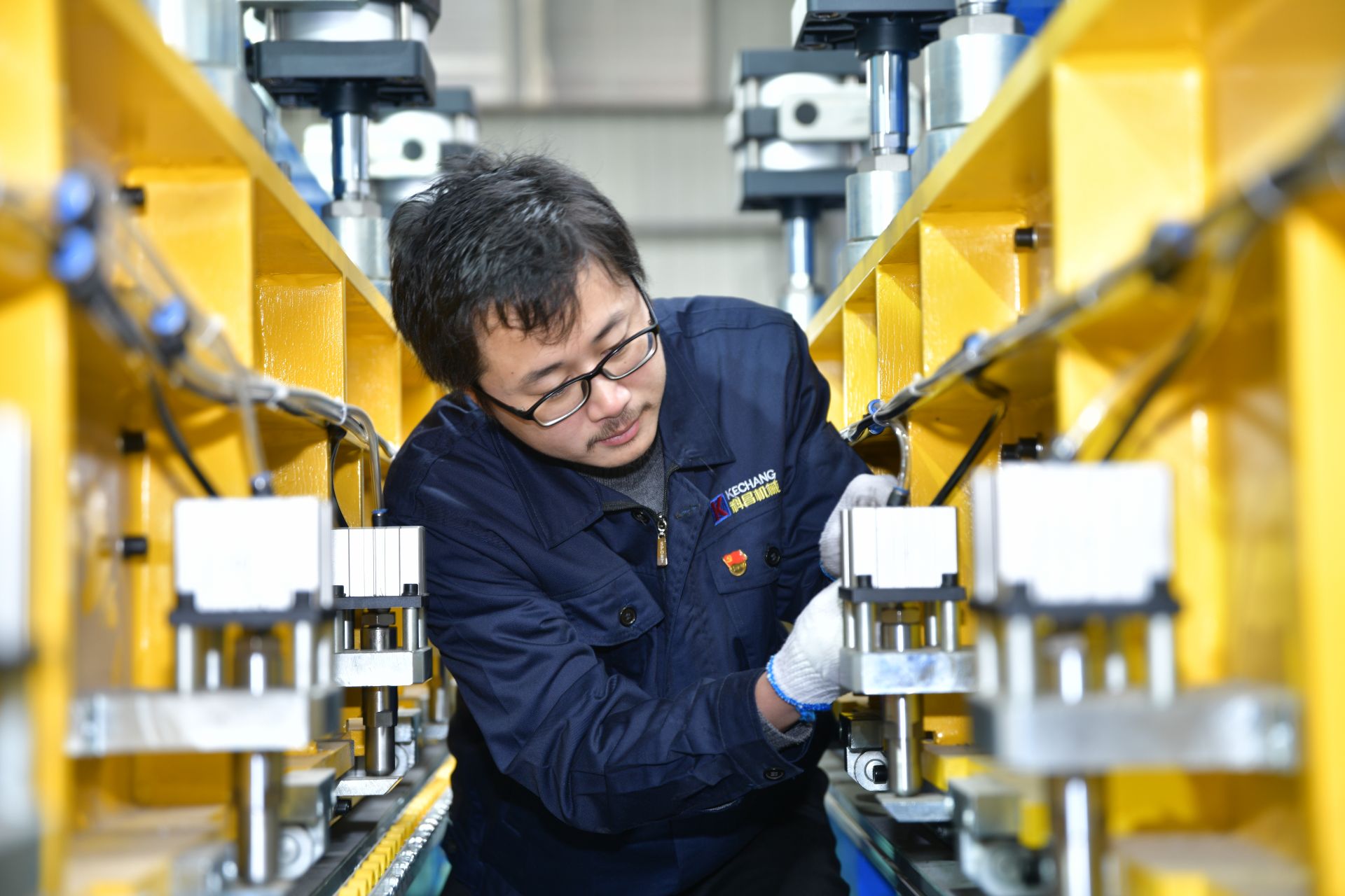 最年轻的全国劳动模范他能与机器心灵相通