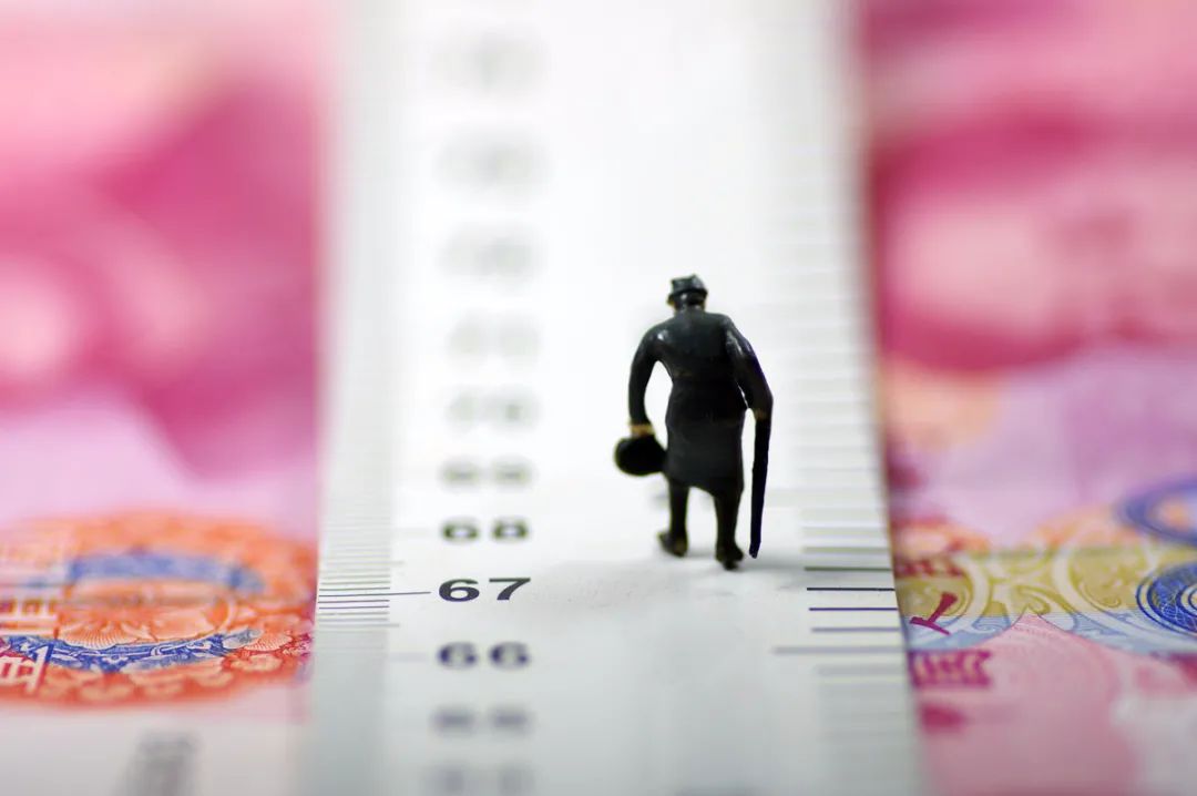 人社部发声：正研究延迟退休方案 将推出个人养老金制度