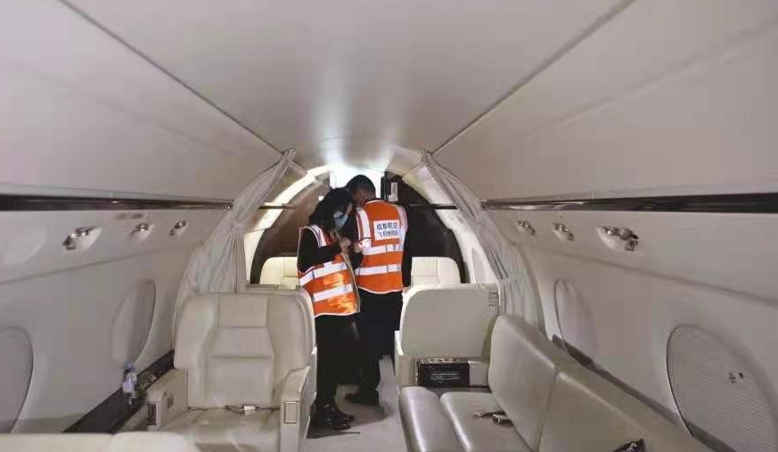 火了爆炸碎片砸坏价值3亿私人飞机维修要18亿这位川商