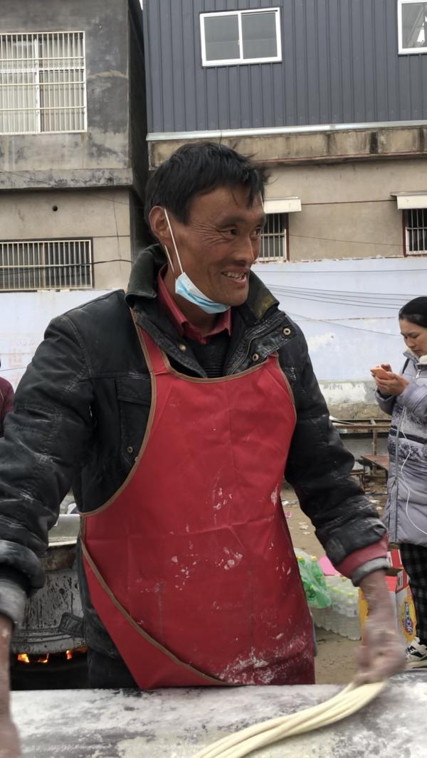 费县拉面哥火爆网络一碗拉面卖3元15年不涨价