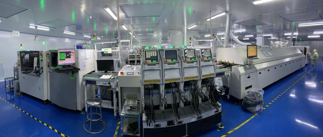 （深圳松岗SMT车间全自动生产线 图/南极光）