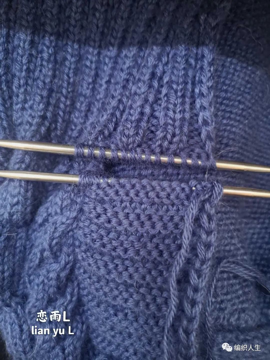 左右两边花型方向一定不能错了小燕子收针有花型的织片边上留一针,第