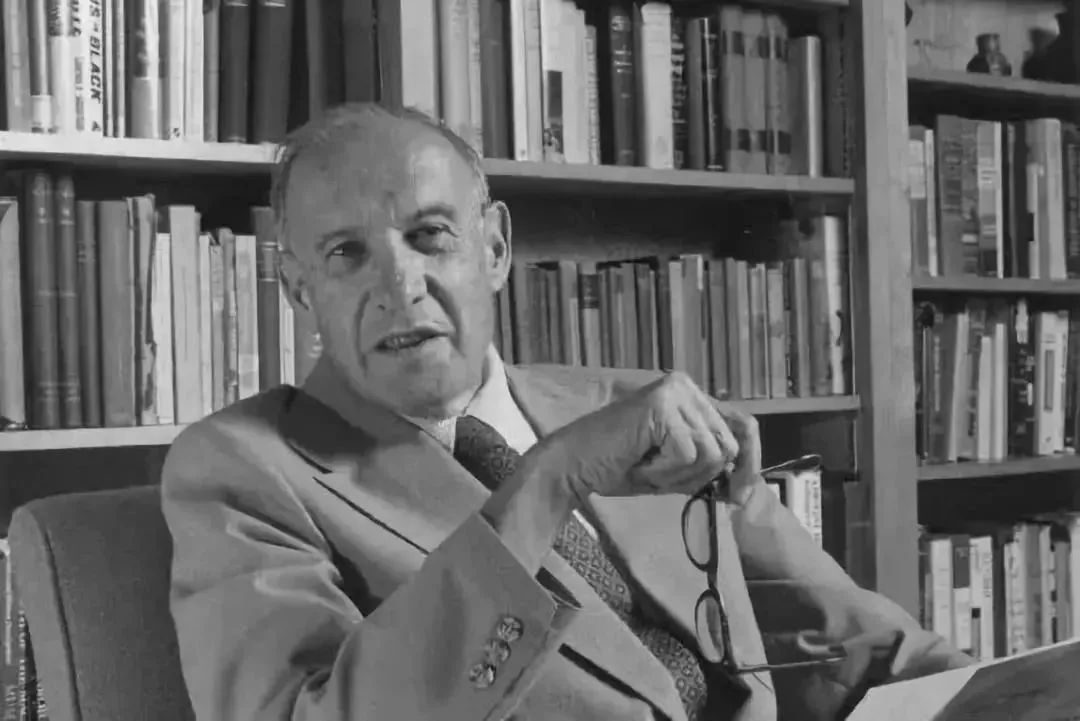 成天盯着别人缺点不放的人，做不了管理者