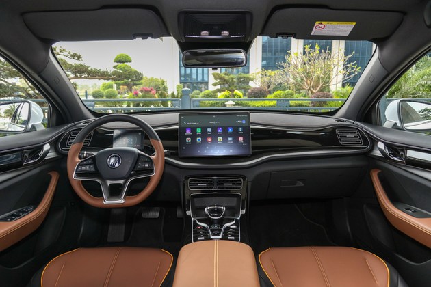 是工程试制车的关系,所以就不给大家做外观内饰细节方面的实拍剖析了