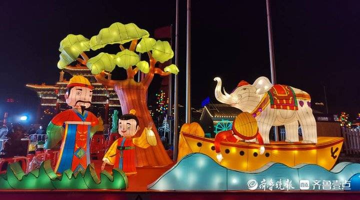 云游泰安花灯璀璨流光溢彩泰安老街元宵灯会引市民驻足