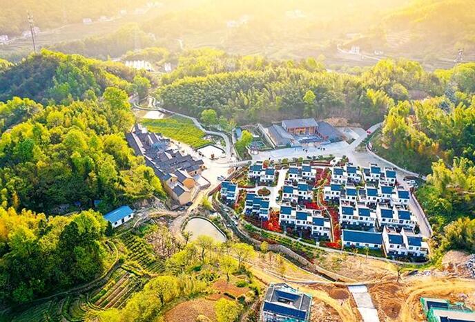 金寨县大湾村学习全国脱贫攻坚总结表彰大会会议精神共谋美好幸福生活