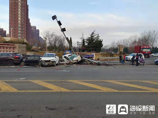 正文    据了解,事故地点位于淄川区庆淄路与胶王路交叉路口,事发时2