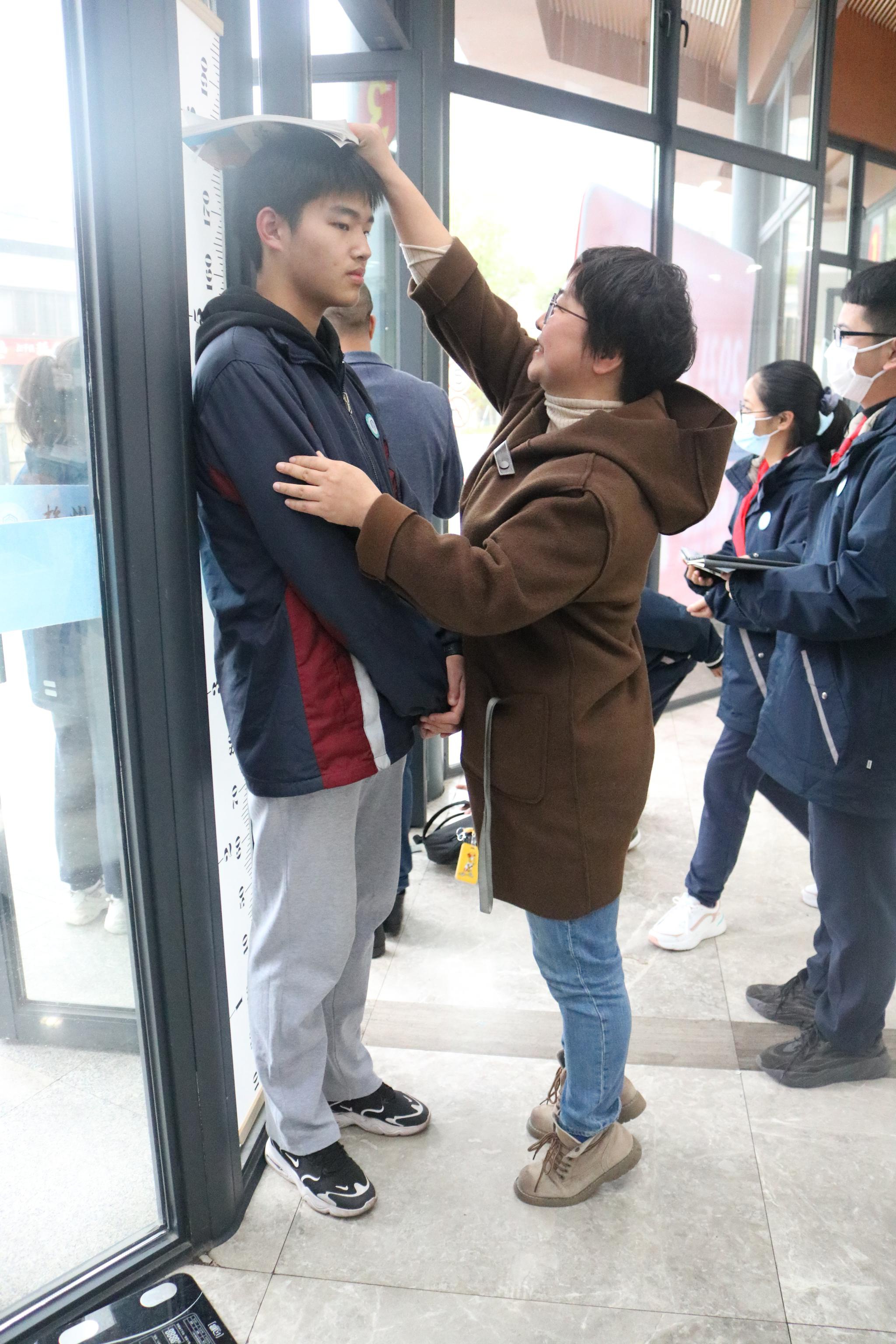 当红军过磅称重来看杭州中小学的花式开学典礼