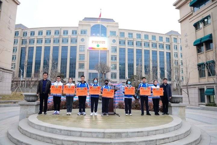 谱写追梦前行新篇烟台三中隆重举行新学期开学典礼