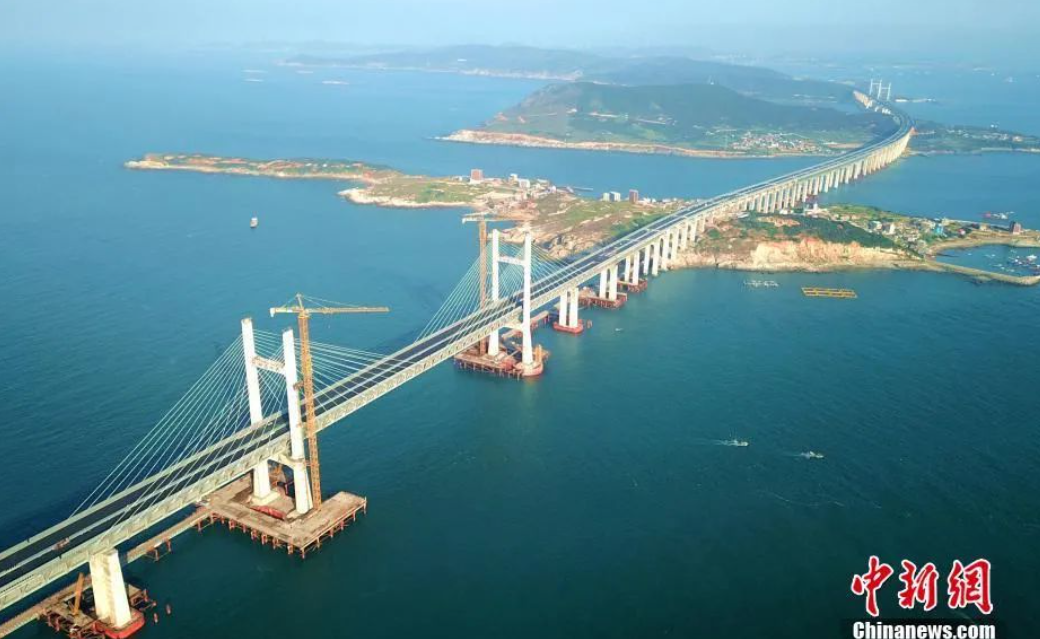 正在建设中的福建平潭海峡公铁两用大桥 图源:中新网