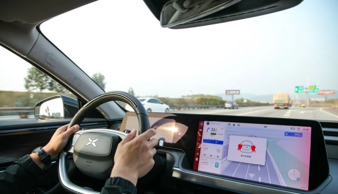 开启小鹏ngp自动导航辅助驾驶功能!犹如请了个老司机