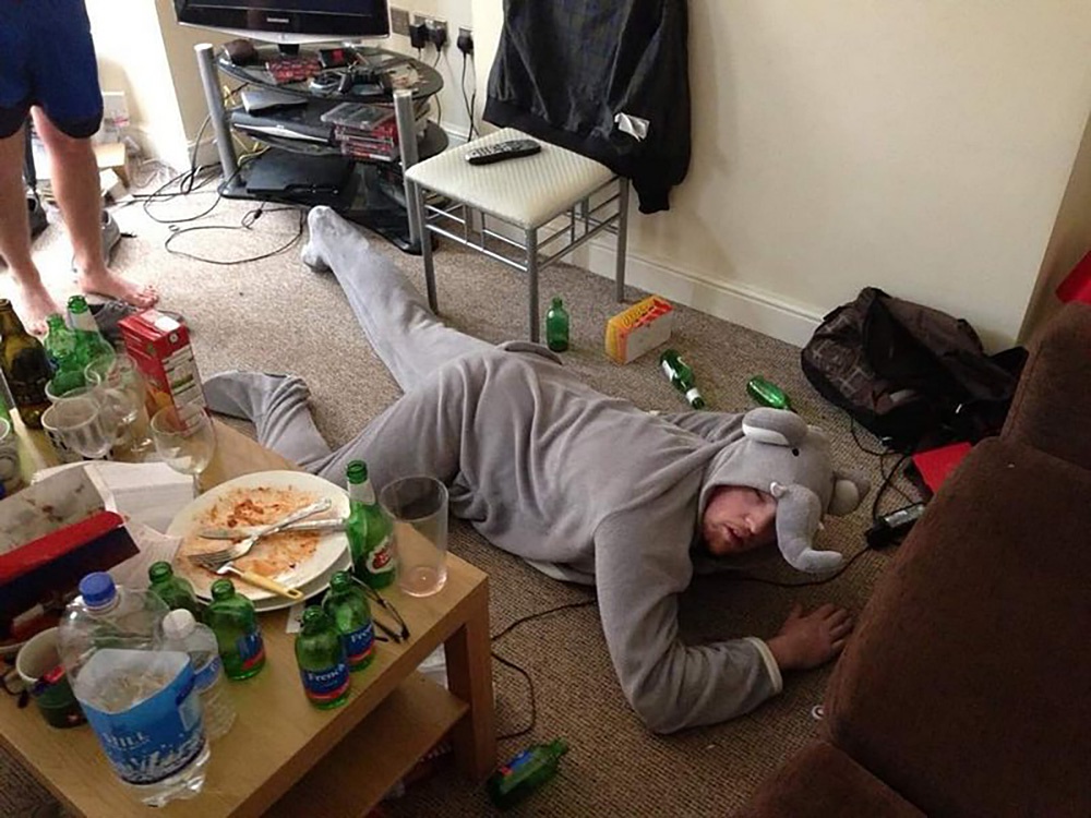 一周影像资讯 | 在拜登就职典礼上意外走红的桑德斯出周边了;英国"最