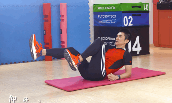 动作2 /仰卧踩单车要点:仰卧于地面,双腿屈膝踩在垫子上.