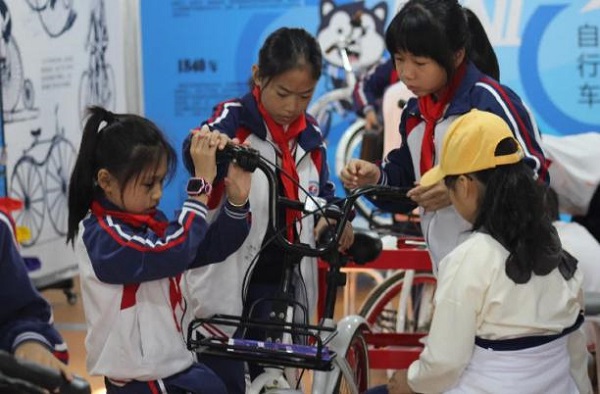 清退校园“僵尸车”、废旧轮胎变流浪猫窝……绿色出行可以做得更多休闲区蓝鸢梦想 - Www.slyday.coM