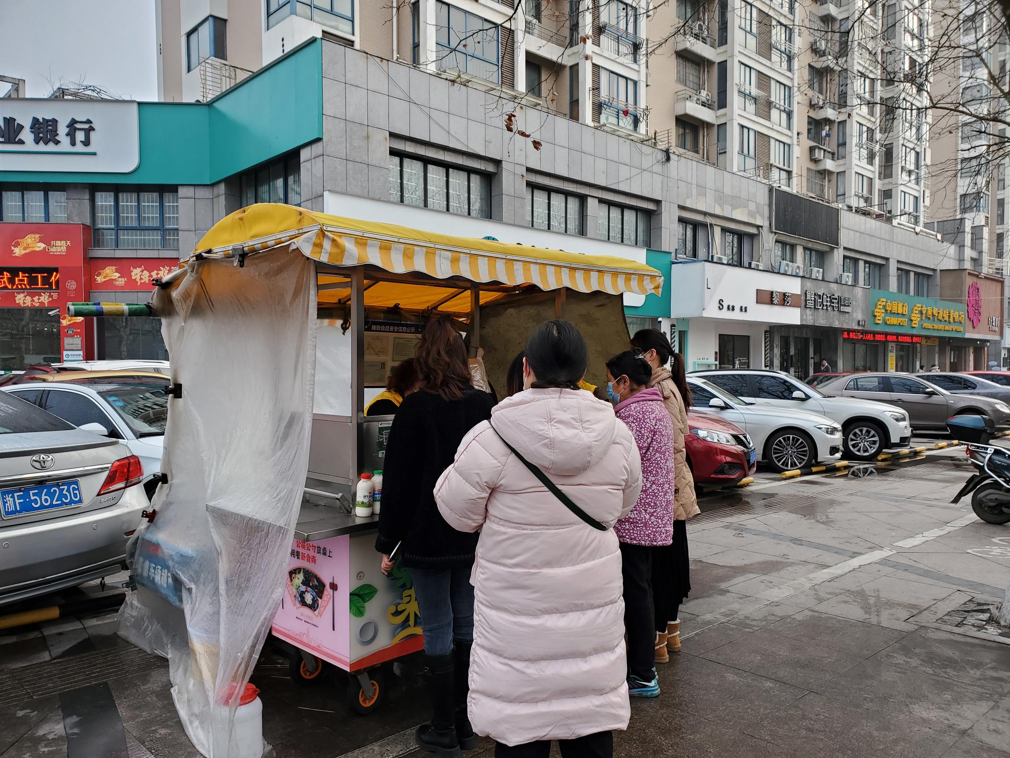 家庭幸福的依靠文明城市的风景早餐车的蝶变