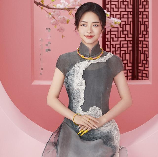 本以为谭松韵穿旗袍不好看结果看到她的旗袍照后果真是多虑了