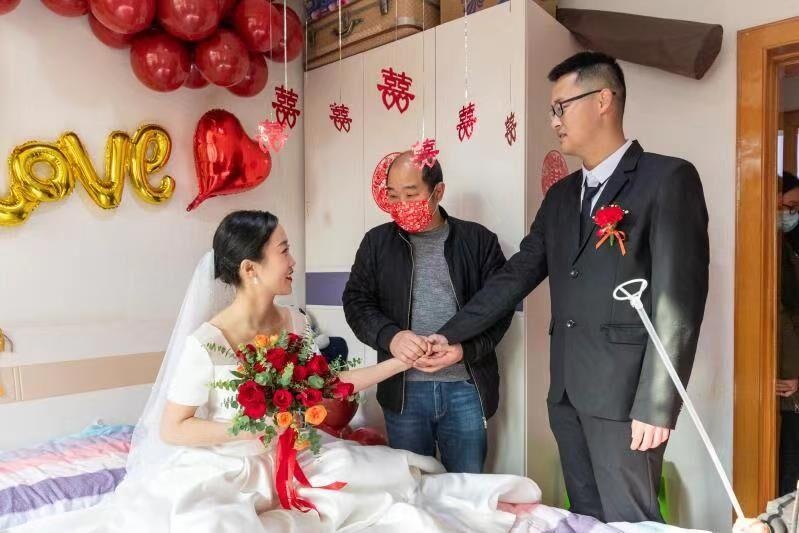我市两教师婚礼简办以实际行动助力抗疫