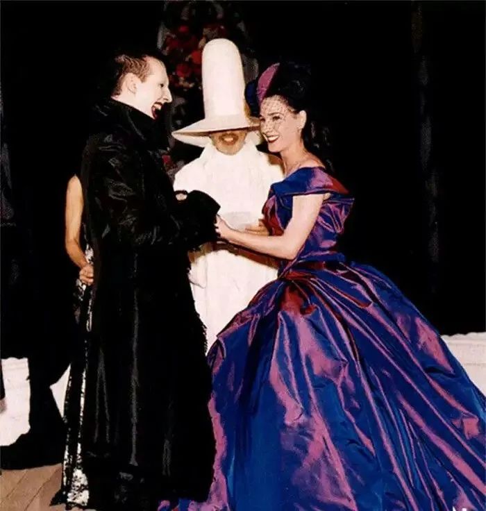 然而就在俩人仅仅结婚一年后的2006年12月,蒂塔·万提斯提起离婚.