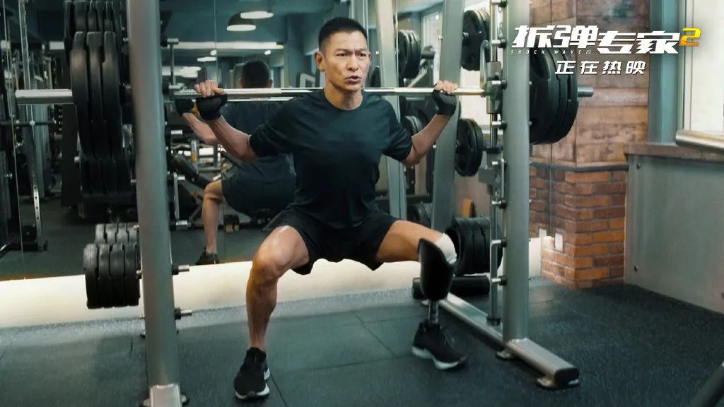 60岁的他单日吸粉2000w好身材引迷妹惊叫连连有一种顶级偶像叫刘德华