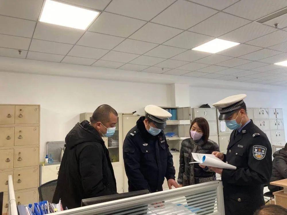 松滋公安护航春运平安路