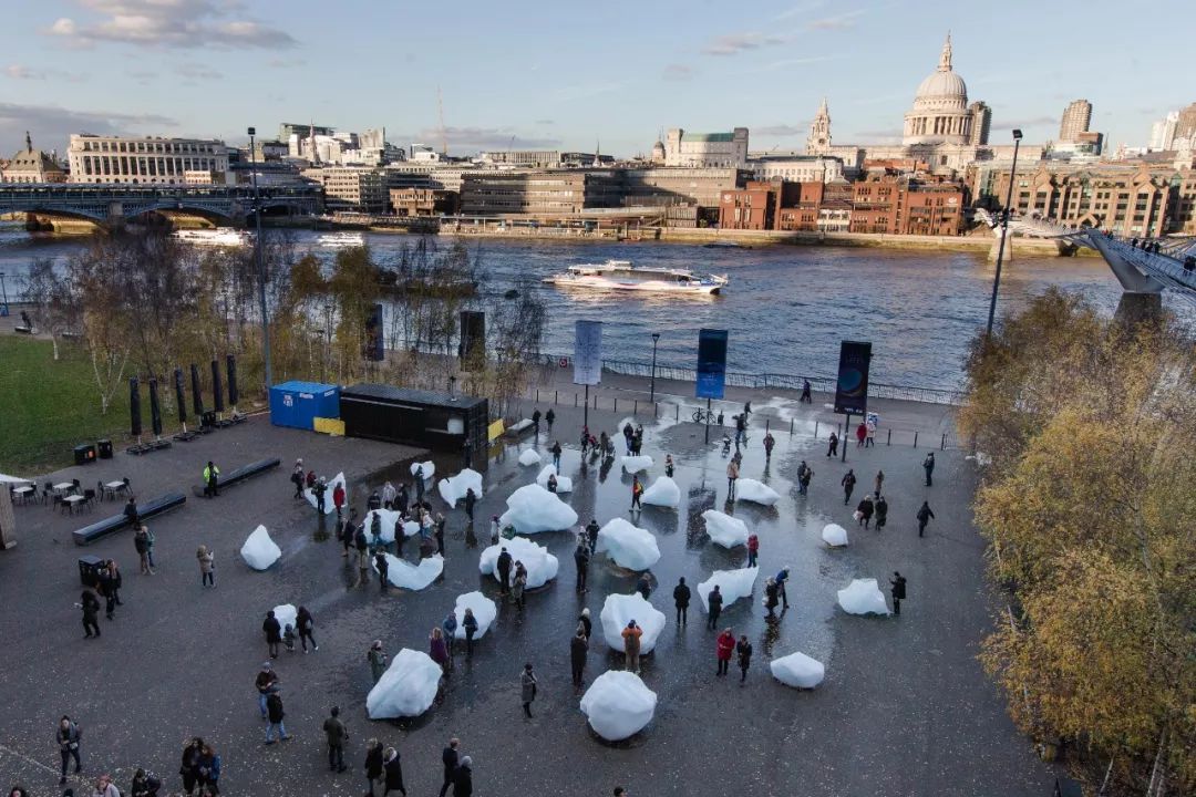 奥拉维尔·埃利亚松《冰块观察》（IceWatch），2018年，伦敦