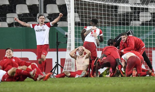 业余队逆转昔日欧冠亚军,一战创造27年奇迹|德国|德国杯|勒沃库森